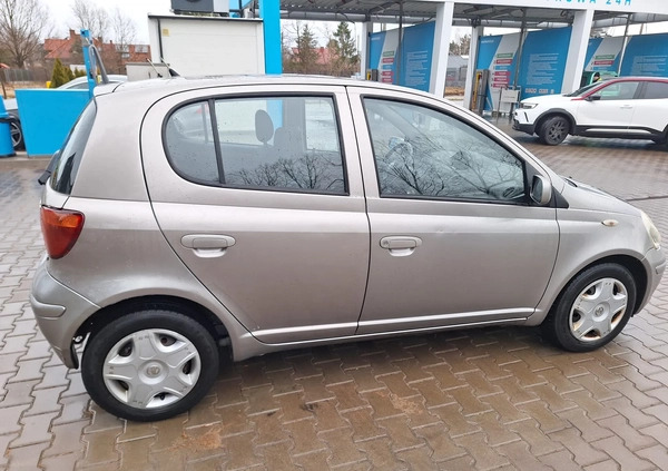 Toyota Yaris cena 7900 przebieg: 298000, rok produkcji 2005 z Brodnica małe 781